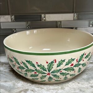Lenox Holiday Salad Bowl HOLLY & Berries 10in presentation centerpiece large